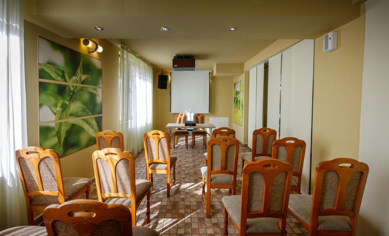 פרדיאל Eden Grand Resort מראה חיצוני תמונה